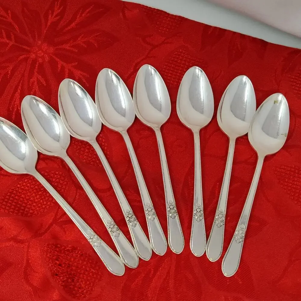 8X Tsp Rogers Bros ADORATION International SilverPlate Teaspoons Silver plated